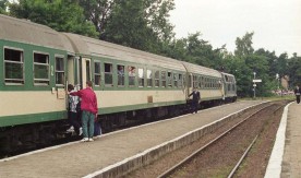 Pociąg do stacji Hel na stacji Władysławowo, 20.07.1997. Fot. J....